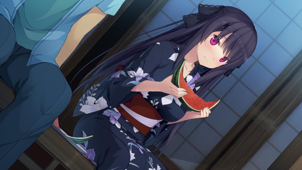 女の子が浴衣姿でスイカを食べている