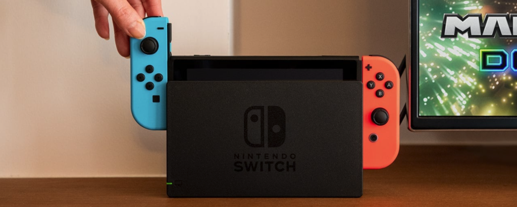 ニンテンドースイッチのjoy-conを取り外すシーン
